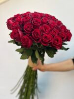 دسته گل رز قرمز