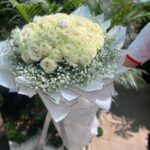 دسته گل سفید فروشگاه گل کوروش