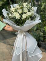 دسته گل سفید فروشگاه گل کوروش