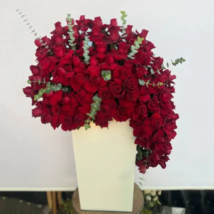 باکس گل رز قرمز فروشگاه گل کوروش