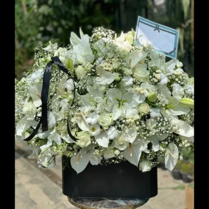 باکس گل تسلیت - فروشگاه گل کوروش